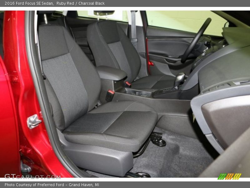 Ruby Red / Charcoal Black 2016 Ford Focus SE Sedan