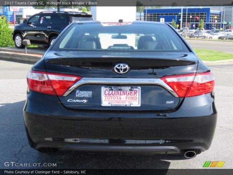Midnight Black Metallic / Black 2017 Toyota Camry SE