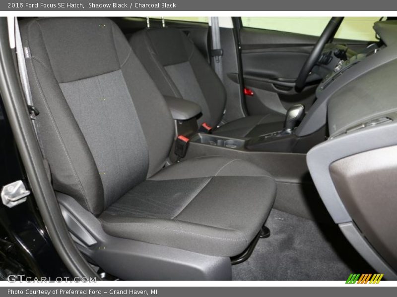 Shadow Black / Charcoal Black 2016 Ford Focus SE Hatch