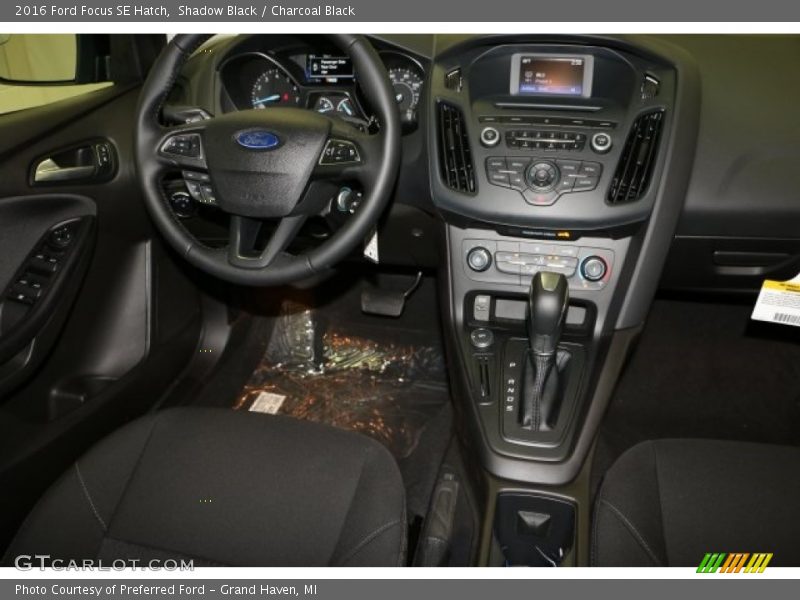 Shadow Black / Charcoal Black 2016 Ford Focus SE Hatch