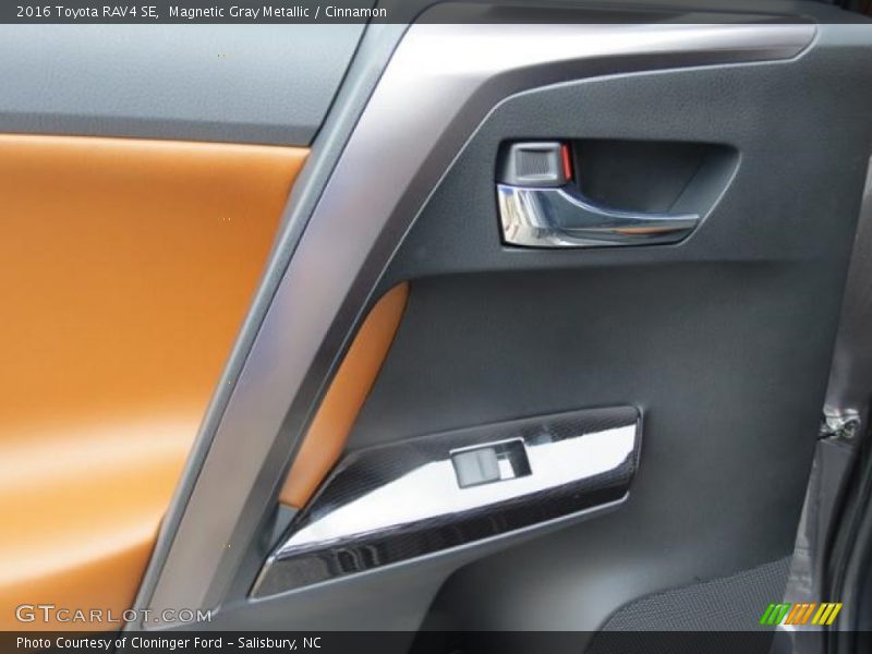 Magnetic Gray Metallic / Cinnamon 2016 Toyota RAV4 SE