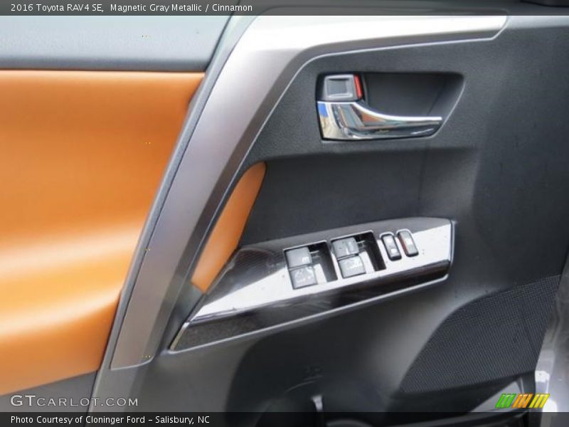 Magnetic Gray Metallic / Cinnamon 2016 Toyota RAV4 SE