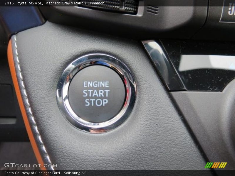 Magnetic Gray Metallic / Cinnamon 2016 Toyota RAV4 SE