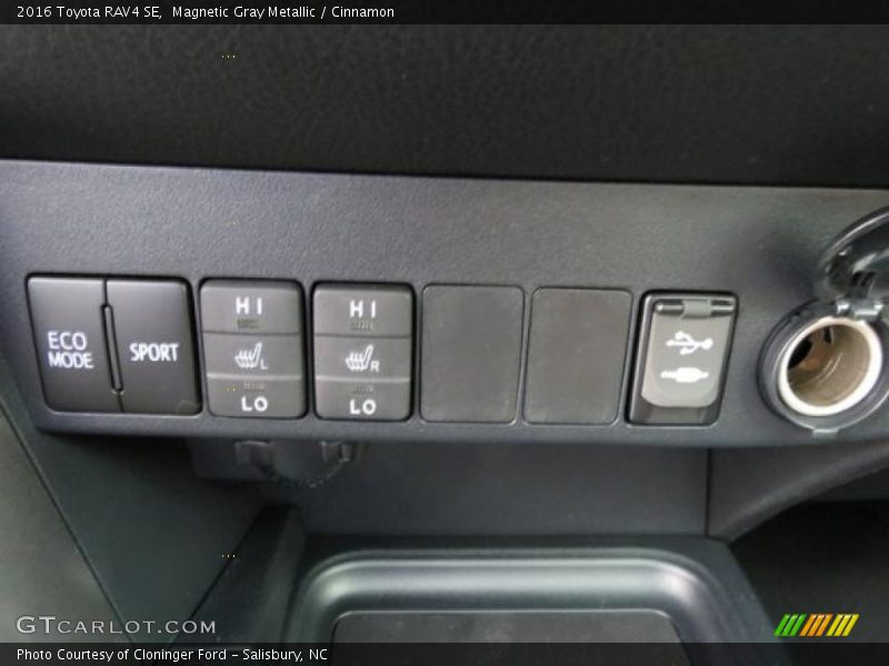 Magnetic Gray Metallic / Cinnamon 2016 Toyota RAV4 SE