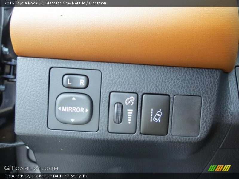 Magnetic Gray Metallic / Cinnamon 2016 Toyota RAV4 SE