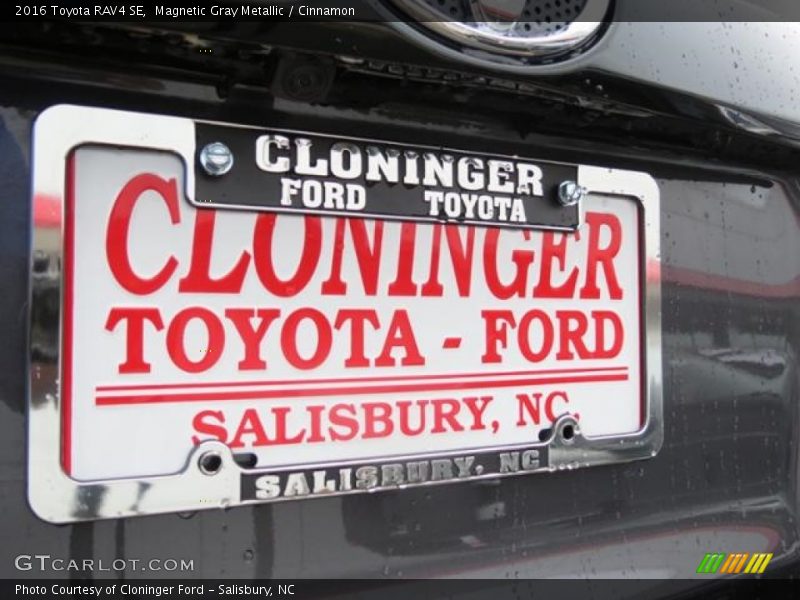Magnetic Gray Metallic / Cinnamon 2016 Toyota RAV4 SE