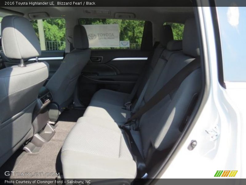 Blizzard Pearl / Black 2016 Toyota Highlander LE