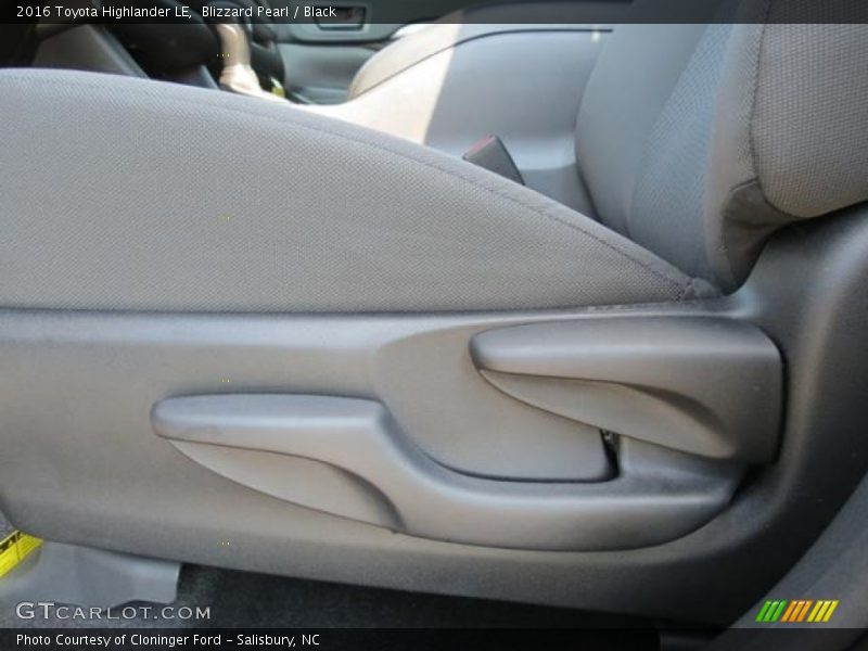 Blizzard Pearl / Black 2016 Toyota Highlander LE