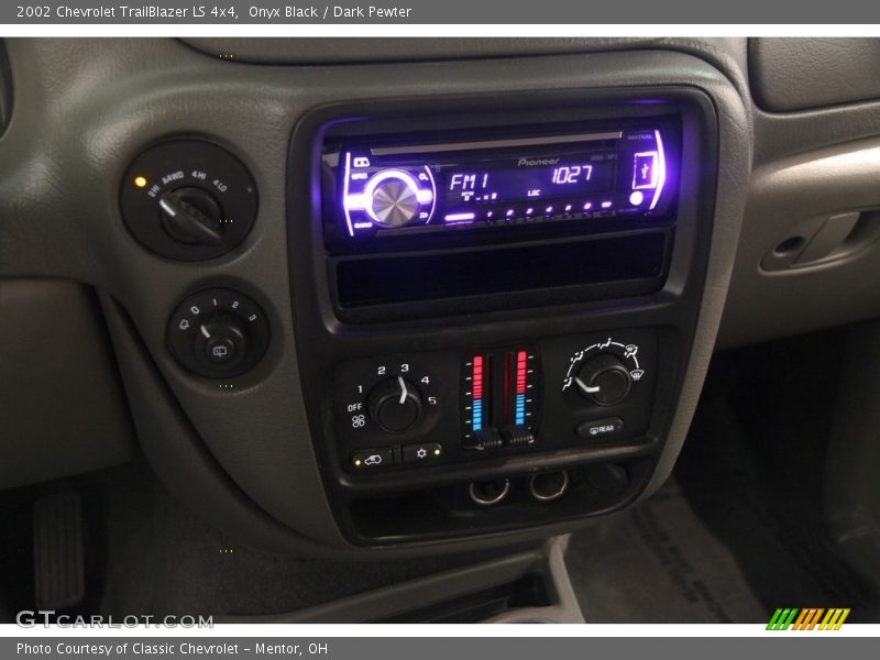 Onyx Black / Dark Pewter 2002 Chevrolet TrailBlazer LS 4x4