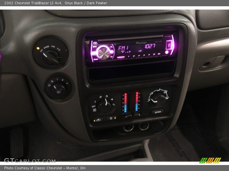 Onyx Black / Dark Pewter 2002 Chevrolet TrailBlazer LS 4x4
