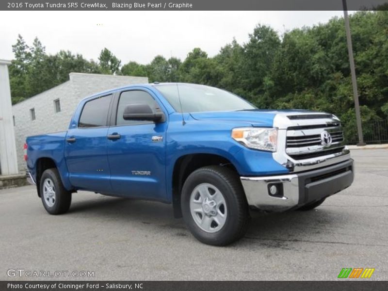 Front 3/4 View of 2016 Tundra SR5 CrewMax