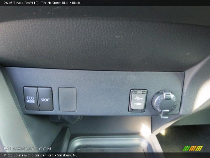 Electric Storm Blue / Black 2016 Toyota RAV4 LE