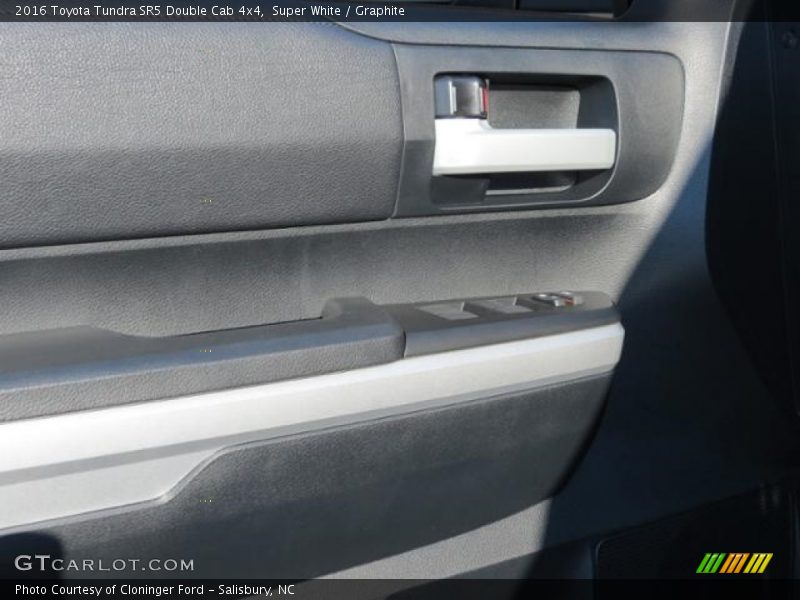 Super White / Graphite 2016 Toyota Tundra SR5 Double Cab 4x4