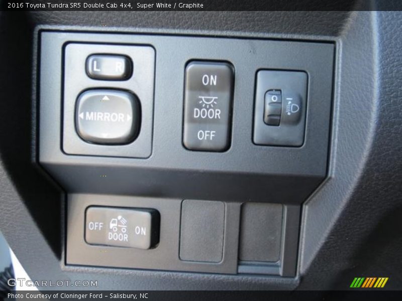Super White / Graphite 2016 Toyota Tundra SR5 Double Cab 4x4