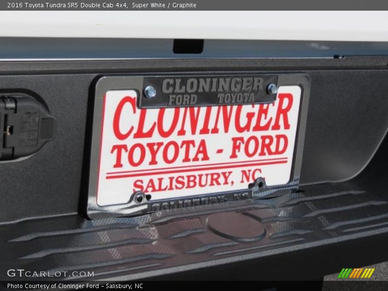 Super White / Graphite 2016 Toyota Tundra SR5 Double Cab 4x4
