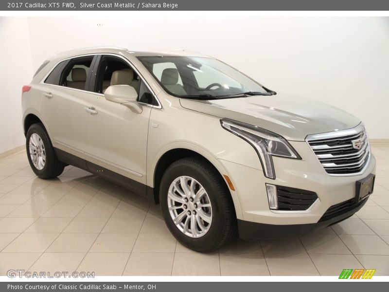 Front 3/4 View of 2017 XT5 FWD