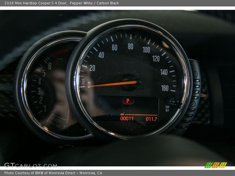 Pepper White / Carbon Black 2016 Mini Hardtop Cooper S 4 Door