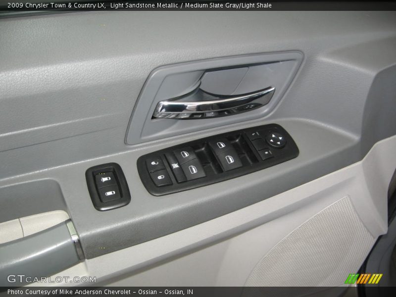 Light Sandstone Metallic / Medium Slate Gray/Light Shale 2009 Chrysler Town & Country LX