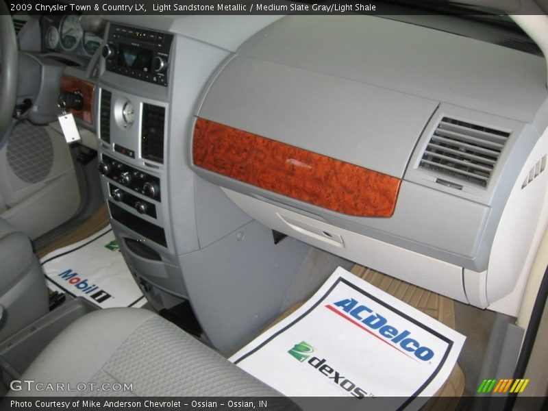 Light Sandstone Metallic / Medium Slate Gray/Light Shale 2009 Chrysler Town & Country LX