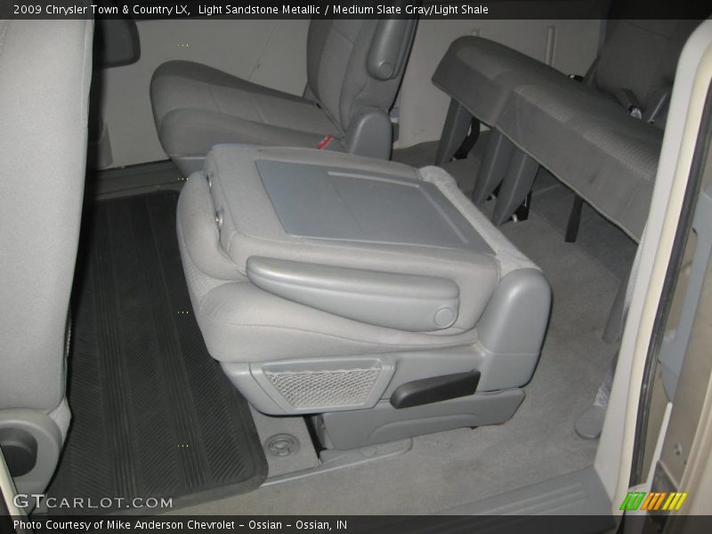 Light Sandstone Metallic / Medium Slate Gray/Light Shale 2009 Chrysler Town & Country LX