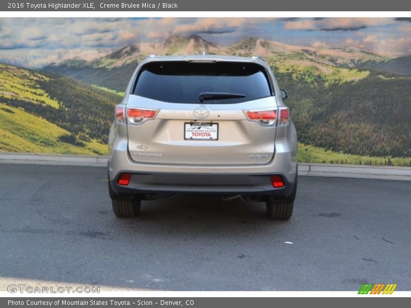 Creme Brulee Mica / Black 2016 Toyota Highlander XLE