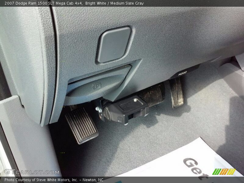 Bright White / Medium Slate Gray 2007 Dodge Ram 1500 SLT Mega Cab 4x4