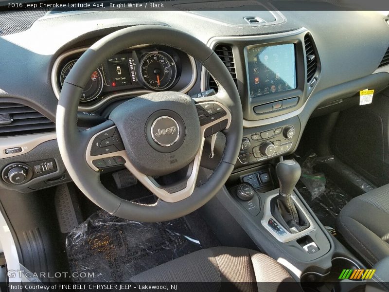 Bright White / Black 2016 Jeep Cherokee Latitude 4x4