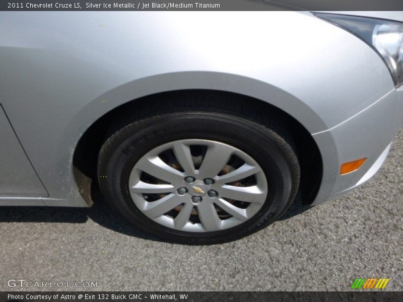 Silver Ice Metallic / Jet Black/Medium Titanium 2011 Chevrolet Cruze LS