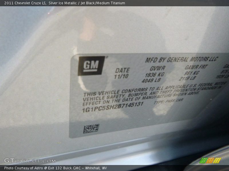 Silver Ice Metallic / Jet Black/Medium Titanium 2011 Chevrolet Cruze LS