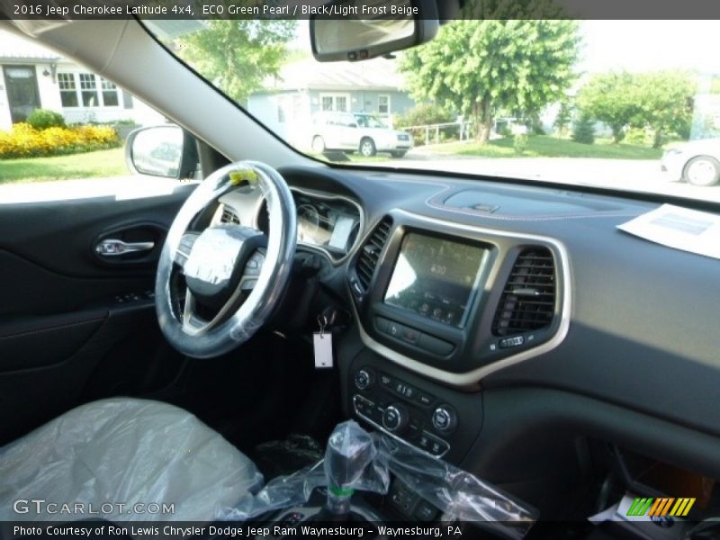 ECO Green Pearl / Black/Light Frost Beige 2016 Jeep Cherokee Latitude 4x4