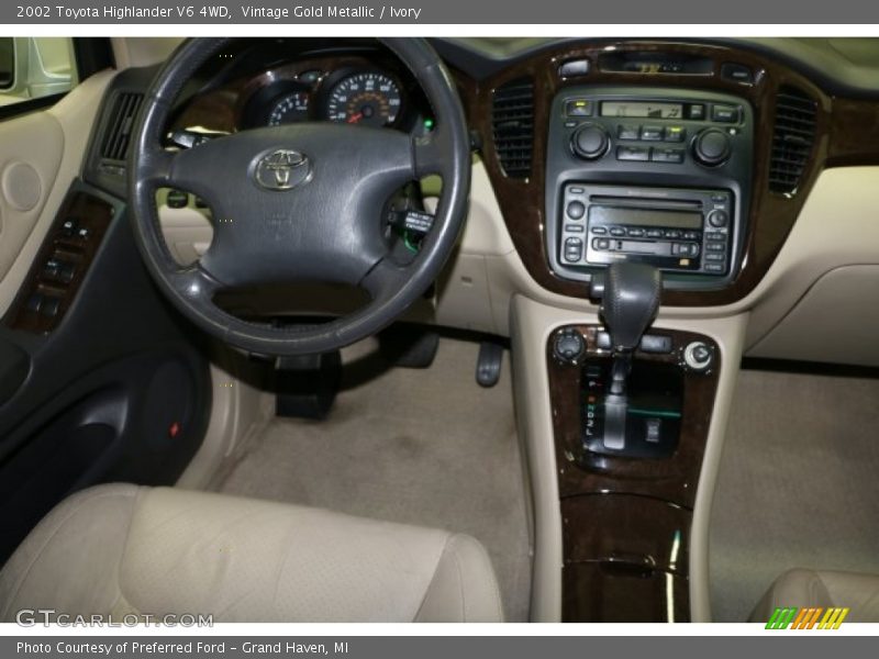 Vintage Gold Metallic / Ivory 2002 Toyota Highlander V6 4WD