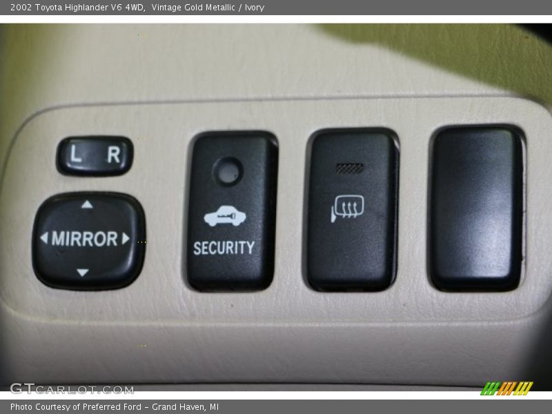 Vintage Gold Metallic / Ivory 2002 Toyota Highlander V6 4WD