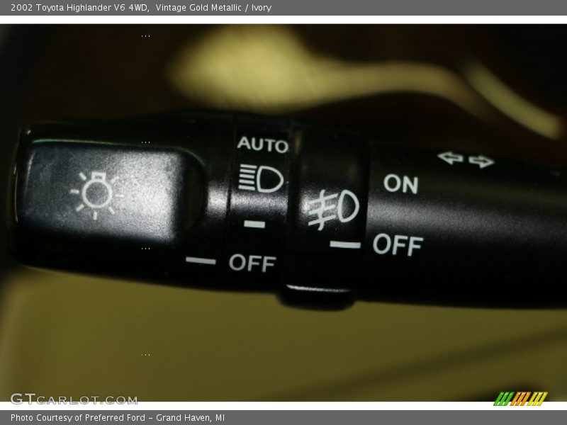 Vintage Gold Metallic / Ivory 2002 Toyota Highlander V6 4WD