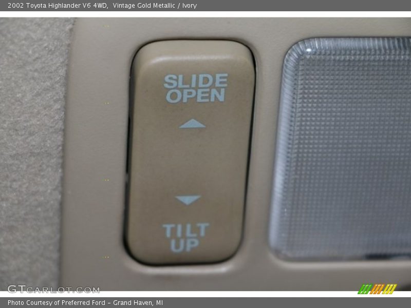 Vintage Gold Metallic / Ivory 2002 Toyota Highlander V6 4WD