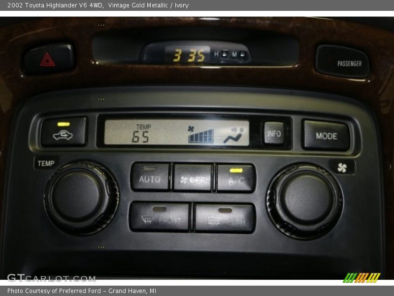 Vintage Gold Metallic / Ivory 2002 Toyota Highlander V6 4WD