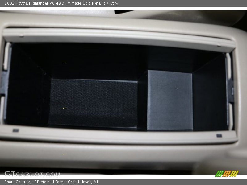 Vintage Gold Metallic / Ivory 2002 Toyota Highlander V6 4WD