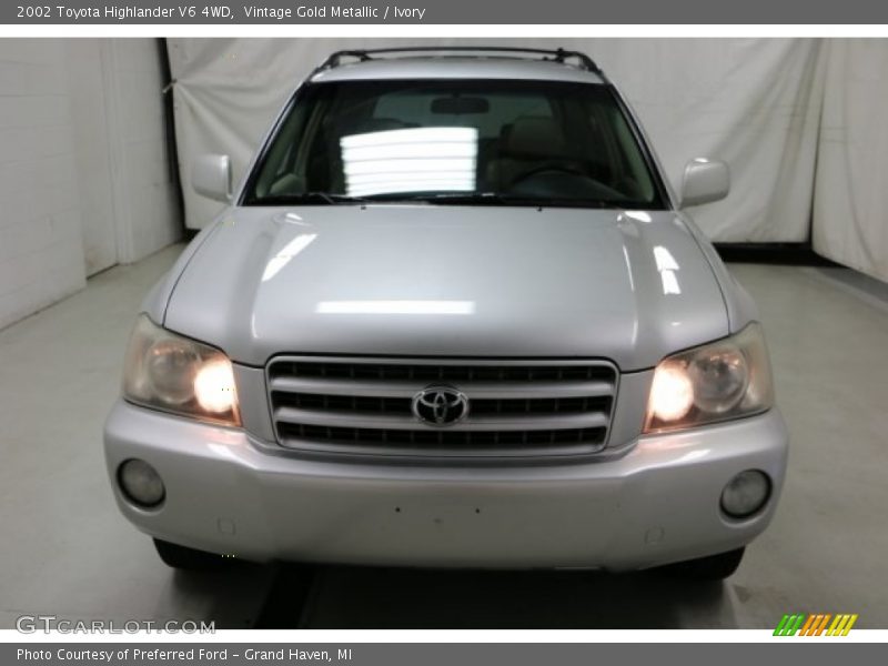 Vintage Gold Metallic / Ivory 2002 Toyota Highlander V6 4WD