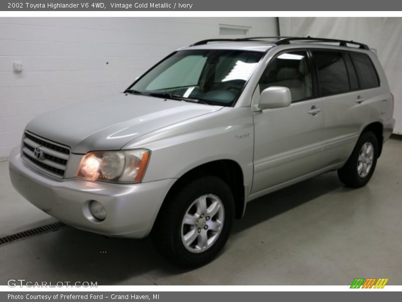 Vintage Gold Metallic / Ivory 2002 Toyota Highlander V6 4WD