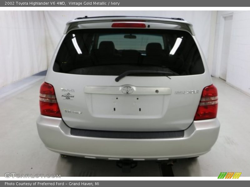 Vintage Gold Metallic / Ivory 2002 Toyota Highlander V6 4WD