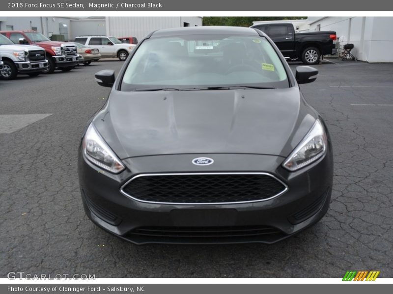 Magnetic / Charcoal Black 2016 Ford Focus SE Sedan