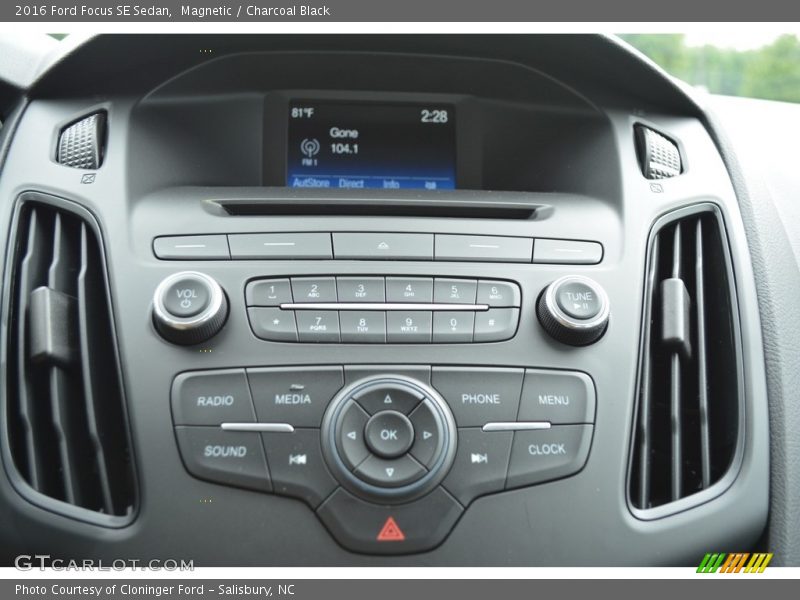 Magnetic / Charcoal Black 2016 Ford Focus SE Sedan