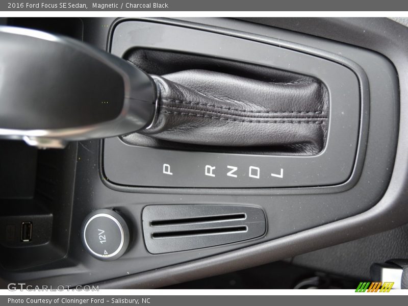 Magnetic / Charcoal Black 2016 Ford Focus SE Sedan