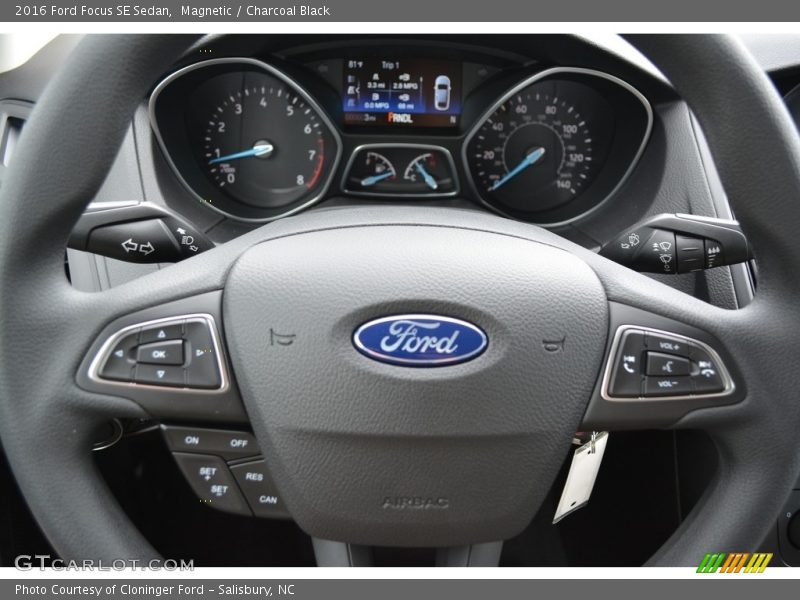 Magnetic / Charcoal Black 2016 Ford Focus SE Sedan