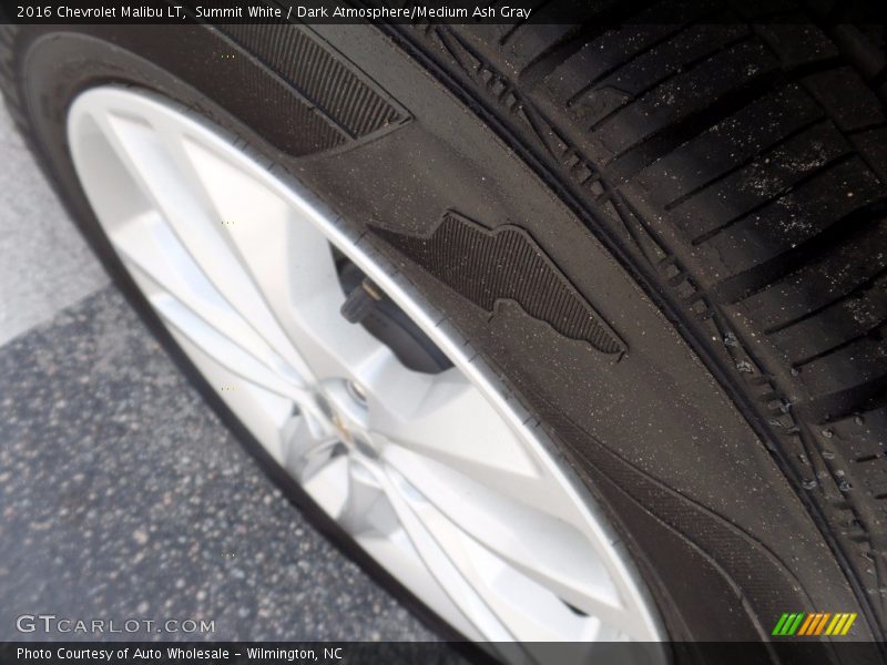 Summit White / Dark Atmosphere/Medium Ash Gray 2016 Chevrolet Malibu LT