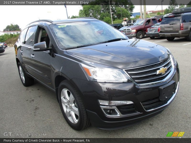 Front 3/4 View of 2017 Traverse LT AWD