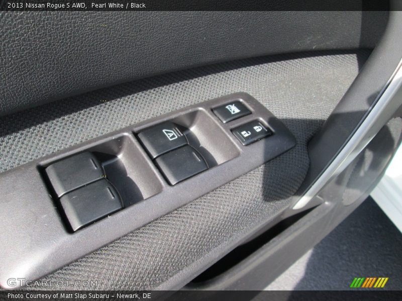 Pearl White / Black 2013 Nissan Rogue S AWD