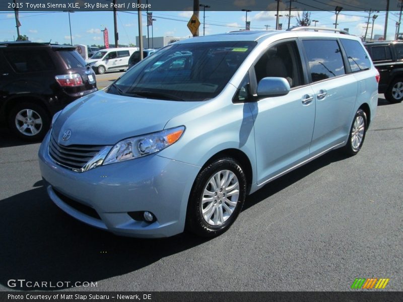 Front 3/4 View of 2015 Sienna XLE