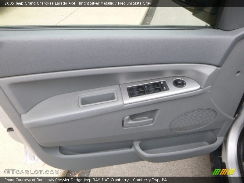 Bright Silver Metallic / Medium Slate Gray 2005 Jeep Grand Cherokee Laredo 4x4