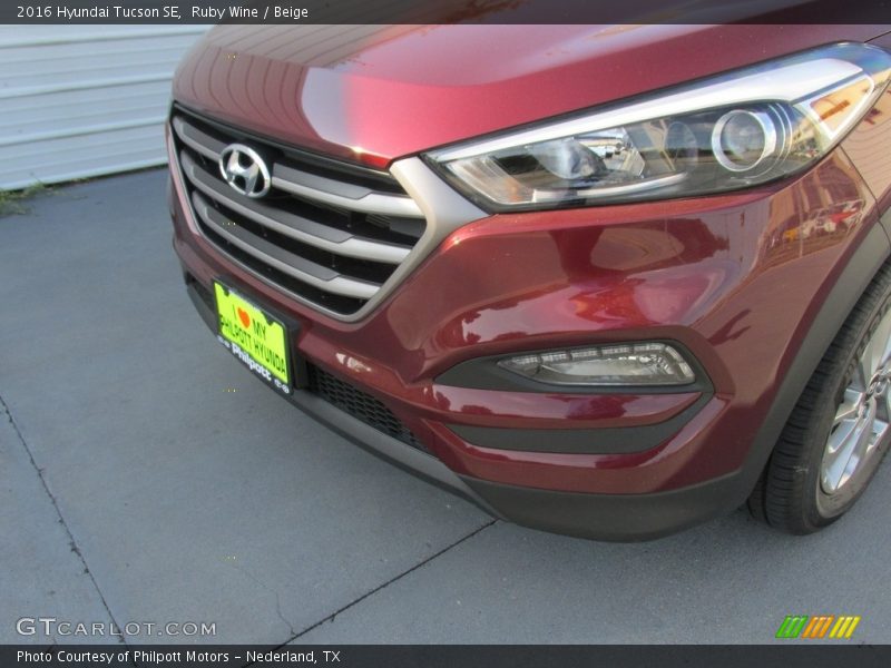 Ruby Wine / Beige 2016 Hyundai Tucson SE