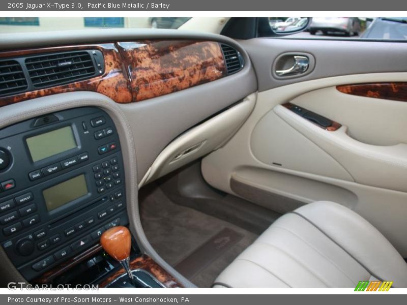 Pacific Blue Metallic / Barley 2005 Jaguar X-Type 3.0